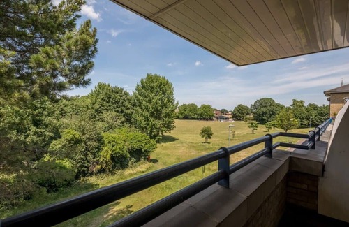 Cambridge House | Charming & Spacious House With Free Parking!