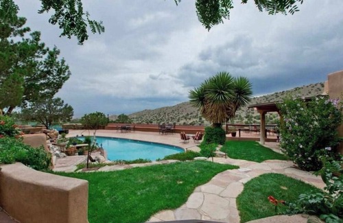 Placitas House | Charming Spanish Guesthouse In Placitas