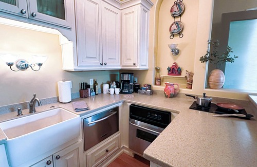 County Island House | Charming Spanish-style 2-bed 1.5-bath guest house in Mesa Desert Uplands