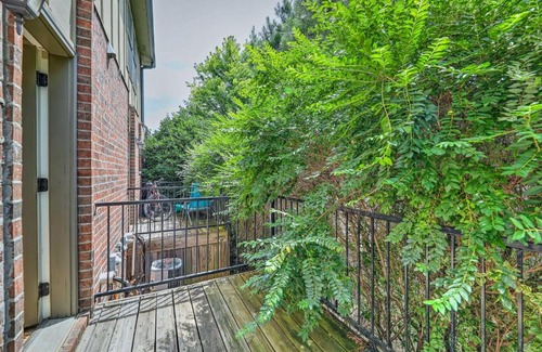 Johnson House | Charming Springdale Townhome about 5 Mi to Dtwn!