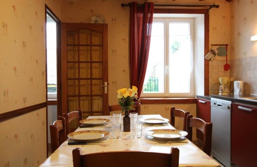 Teurtheville-Bocage Cottage | Charming Stone House Near D-Day Beaches - Enclosed Garden, WiFi, Pet-Friendly, Sleeps 6