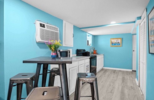 Merriwether Apartment | Charming Stay | Bottom Unit in Lou’s Arts District