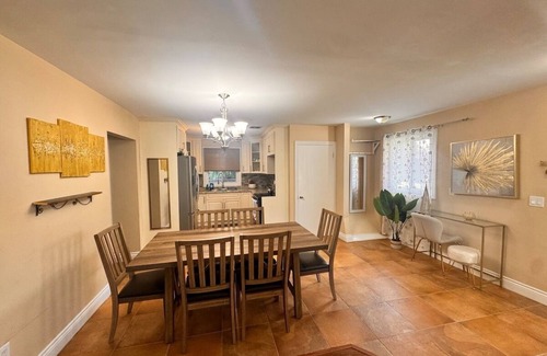 East Windsor House | Charming Stay in Windsor Comfort Meets Convenience