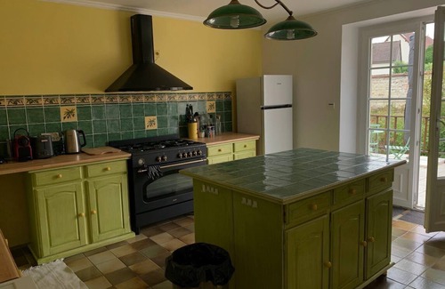 Gye-sur-Seine House | Charming stone house along the Seine in the heart of the Champagne vineyards