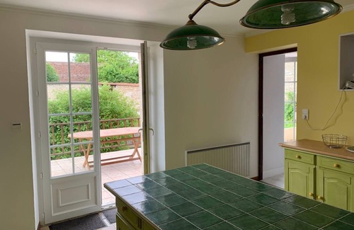 Gye-sur-Seine House | Charming stone house along the Seine in the heart of the Champagne vineyards