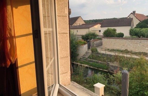 Gye-sur-Seine House | Charming stone house along the Seine in the heart of the Champagne vineyards