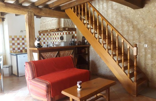 Eymet Cottage | Charming Stone House Amidst Woodlands with Terrace, Kids' Play Area, and Modern Amenities