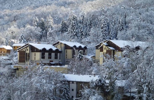 Brides-les-Bains Apartment | Charming Studio with Balcony, Parking, and WiFi - Sleeps 4, Pet-Friendly