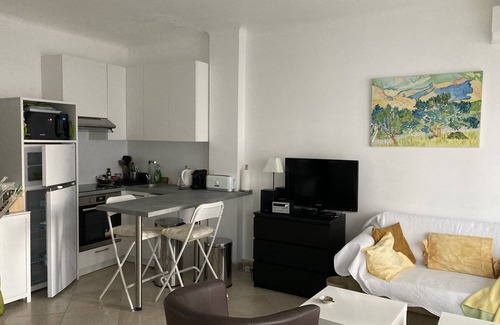 Cannes City Centre Apartment | charming studio center Croisette Cannes waterfront