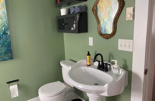 Beacon Cottage | Charming studio cottage with AC in the heart of Beacon