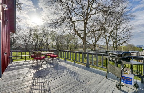 Berryville Apartment | Charming Studio Home 12 Mi to Eureka Springs!
