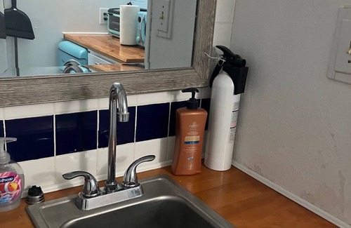 Pacific Beach Apartment | Charming studio in terrific Pacific Beach with WiFi. Under 5 min walk to beach