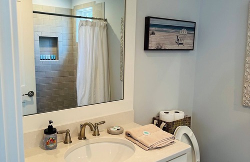 Olde Town Apartment | Charming studio in adorable Bluffton with AC