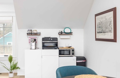 North Burns Park Apartment | Charming Studio in Ann Arbor