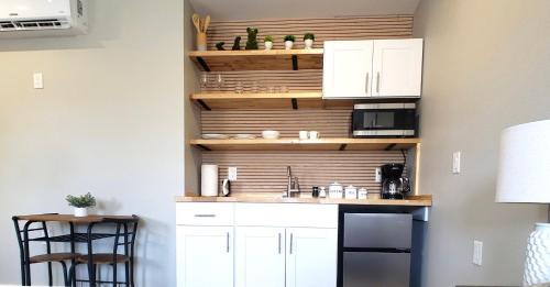 Sarasota House | Charming studio in fabulous University Pines