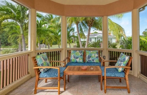 Bodden Town House | Charming studio in fabulous Bodden Town with WiFi, AC