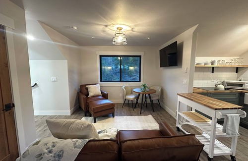 Somers Apartment | Charming studio in peaceful Somers with WiFi, AC, great views