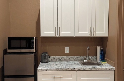 Clovis Apartment | Charming studio in quaint Clovis with AC