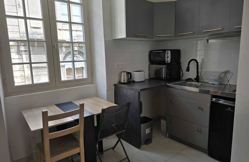 Nimes City Centre Apartment | Charming studio in the crest
