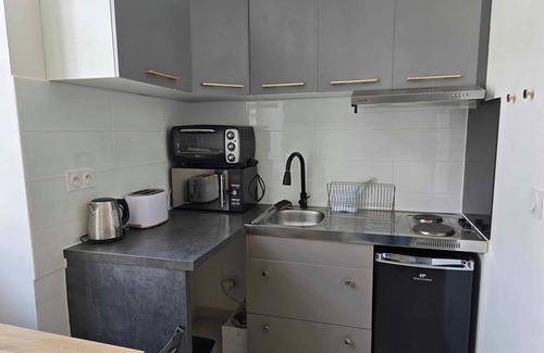 Nimes City Centre Apartment | Charming studio in the crest