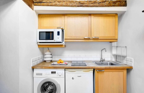 Les Iles Apartment | Charming Studio in the Heart of Ile Saint-Louis