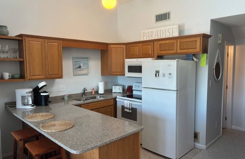 Emerald Isle Apartment | Charming studio in lovely Emerald Isle with beach access