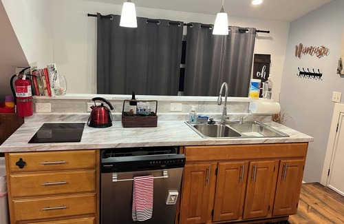 Falls Church Apartment | Charming studio in wonderful Falls Church Park with WiFi, AC