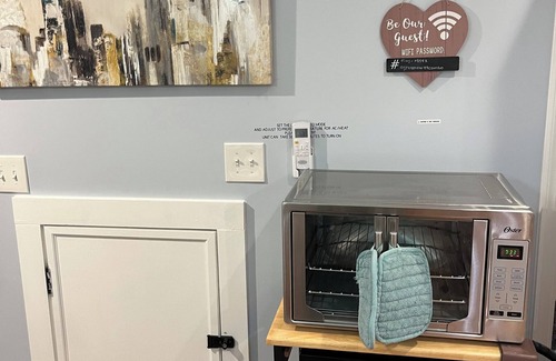 Falls Church Apartment | Charming studio in wonderful Falls Church Park with WiFi, AC