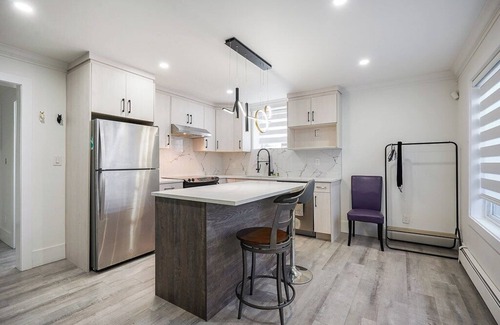Surrey Newton Apartment | Charming studio in wonderful Surrey with AC
