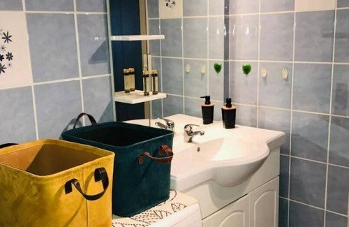 Aix-les-Bains City Center Apartment | Charming studio, private parking, elevator and balcony