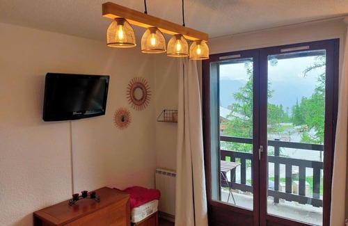 Risoul Apartment | Charming studio, sleeps 4, skis included