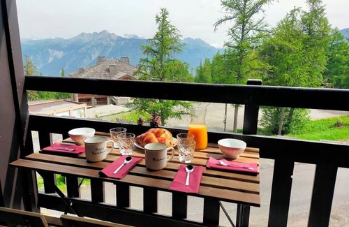 Risoul Apartment | Charming studio, sleeps 4, skis included