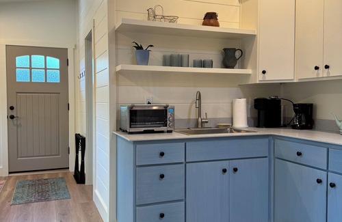Ballard Apartment | Charming studio w/AC & WiFi in Ballard. Centrally located in wine country.