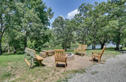 Kimberling City Apartment | Charming Studio with Pool and Table Rock Lake Access!