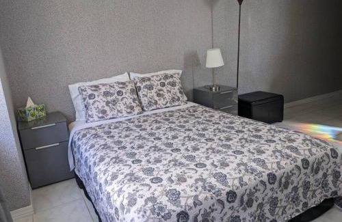 Waikiki Apartment | Charming Studio Waikiki Hawaiian Monarch