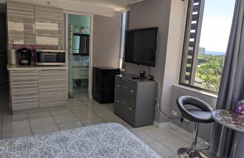 Waikiki Apartment | Charming Studio Waikiki Hawaiian Monarch