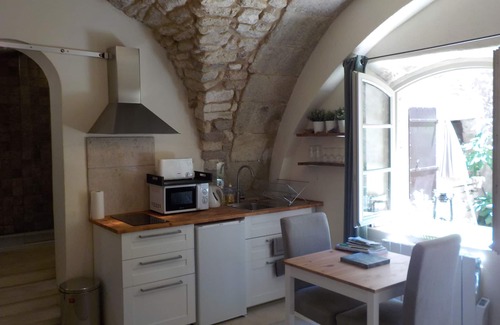 Bonnieux Apartment | Charming studio Wifi, Kitchen, Bonnieux terrace in the Luberon