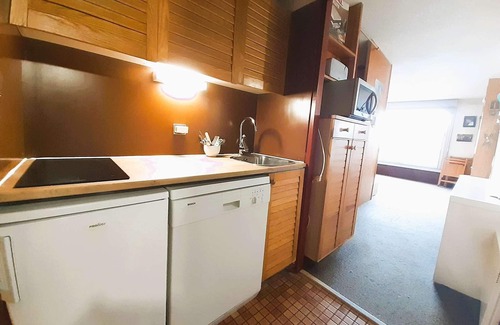 Piau Engaly Apartment | Charming Studio with Cabin, Sleeps 6 - Ski-In/Ski-Out, Fully Equipped, Ski Locker, and Elevator
