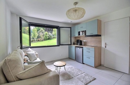 Publier Apartment | Charming studio with garden view