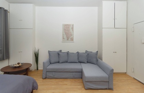 Turtle Bay Apartment | Charming studio with Queen Bed and Sofa bed in welcoming New York