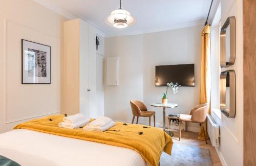 Quartier des Grandes-Carrieres Apartment | Charming Studio with terrace - Near Montmartre