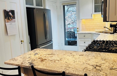 Mount Lookout House | Charming Stylish 5 Star Hyde Park Home in Cincinnati