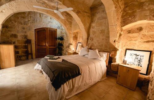 Xewkija Villa | Charming & Stylish Historic Farmhouse with Pool