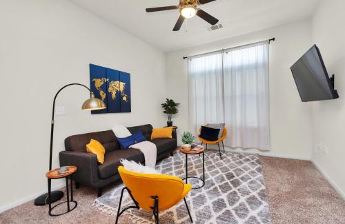Braeswood Place Apartment | Charming Suite With Gym Near NRG Medical Center