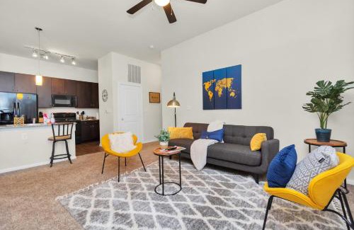 Braeswood Place Apartment | Charming Suite With Gym Near NRG Medical Center