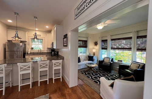 Wells Cottage | Charming Summerscape Cottage, 5 Minutes to Beaches, Restaurants, and Groceries