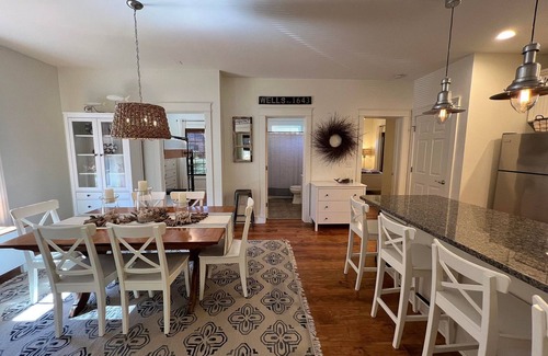 Wells Cottage | Charming Summerscape Cottage, 5 Minutes to Beaches, Restaurants, and Groceries