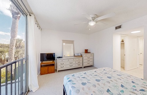 Ormond Beach Condo | Charming sunlit beach condo with pool, patio, W/D, AC, and wonderful ocean views