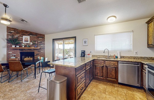 Alta Mesa Community Association House | Charming & sunlit villa with private pool, patio, & firepit - near golf & trails