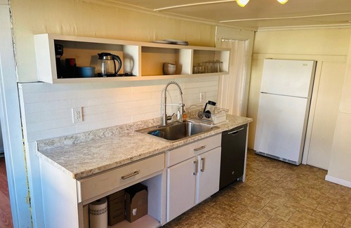 Watervliet Apartment | Charming, Sunny and Spacious 2-bedroom Flat in Heart of Capitol Region
